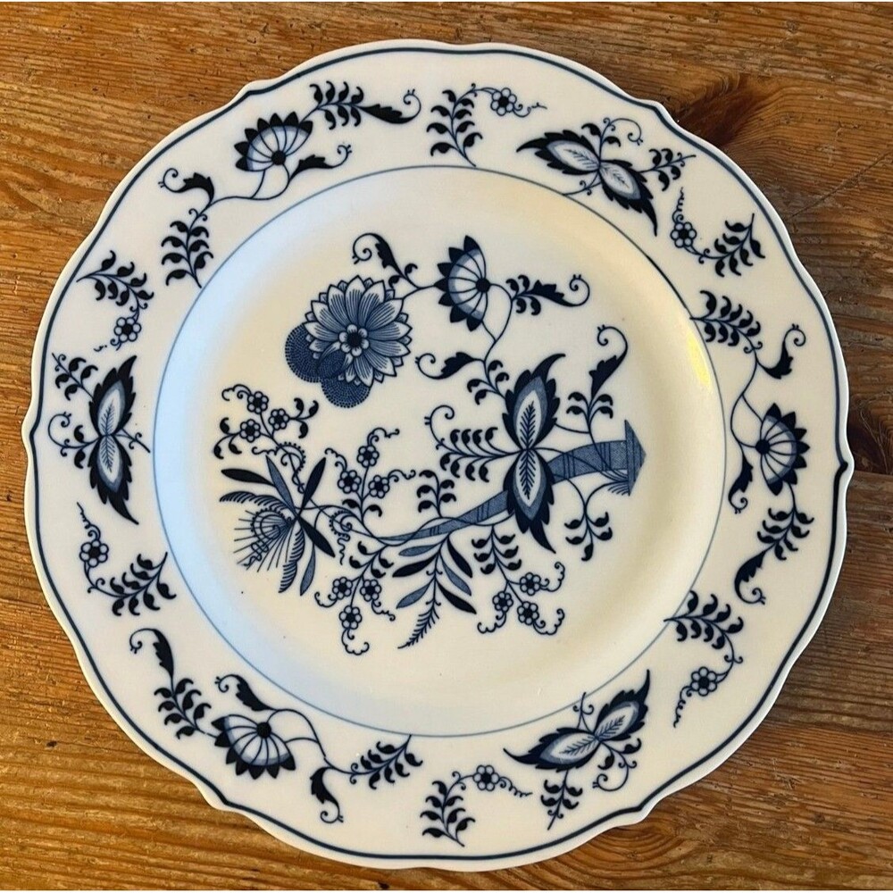 Blue Danube Dinner Plate 9.75" Scalloped Edge Onion Pattern Blue White